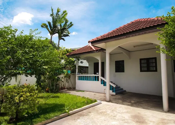 Cozy House 2br Bts Ekkamai Holiday home *